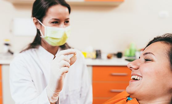 A woman getting her wisdom tooth extracted