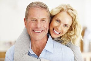 An older couple smiling.